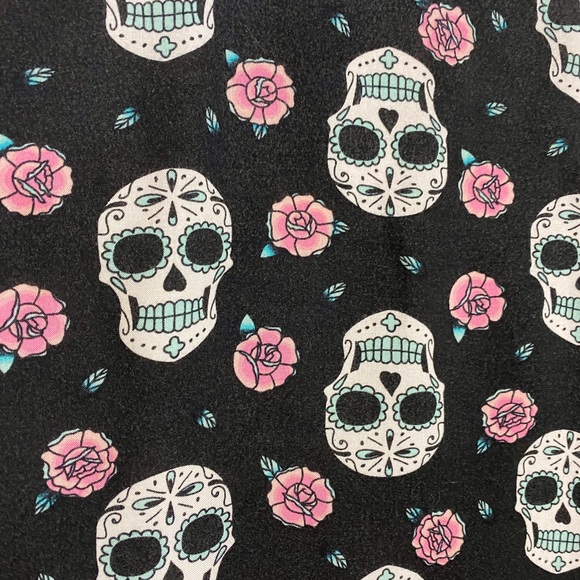 Plus Skull & Roses Tank - Picture 3 of 6